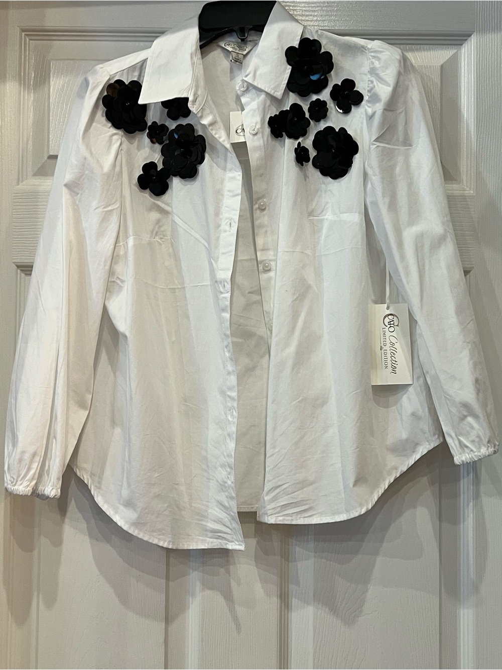 Cato Collection size S Women's White Button-Up Shirt with Black Floral Appliqués